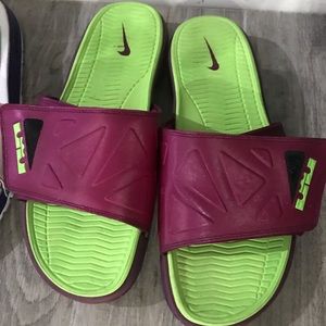 nike sandals with air bubble and straps
